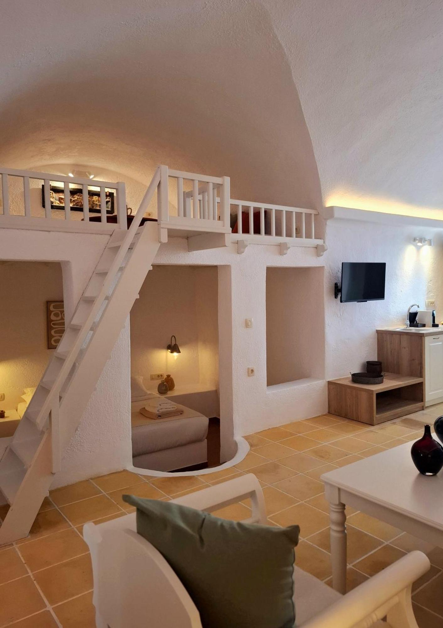 Mardanza Krokos Suites Imerovigli  Ngoại thất bức ảnh