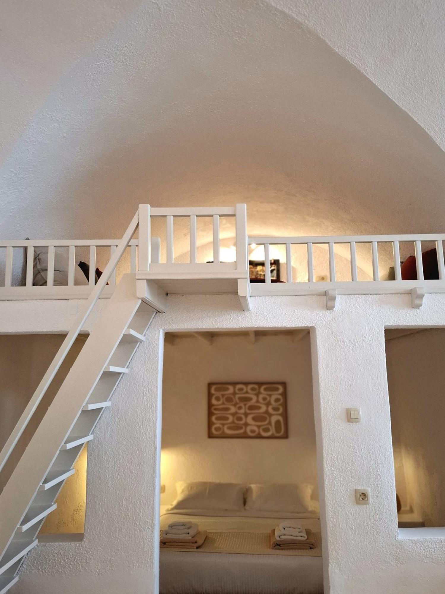 Mardanza Krokos Suites Imerovigli  Ngoại thất bức ảnh