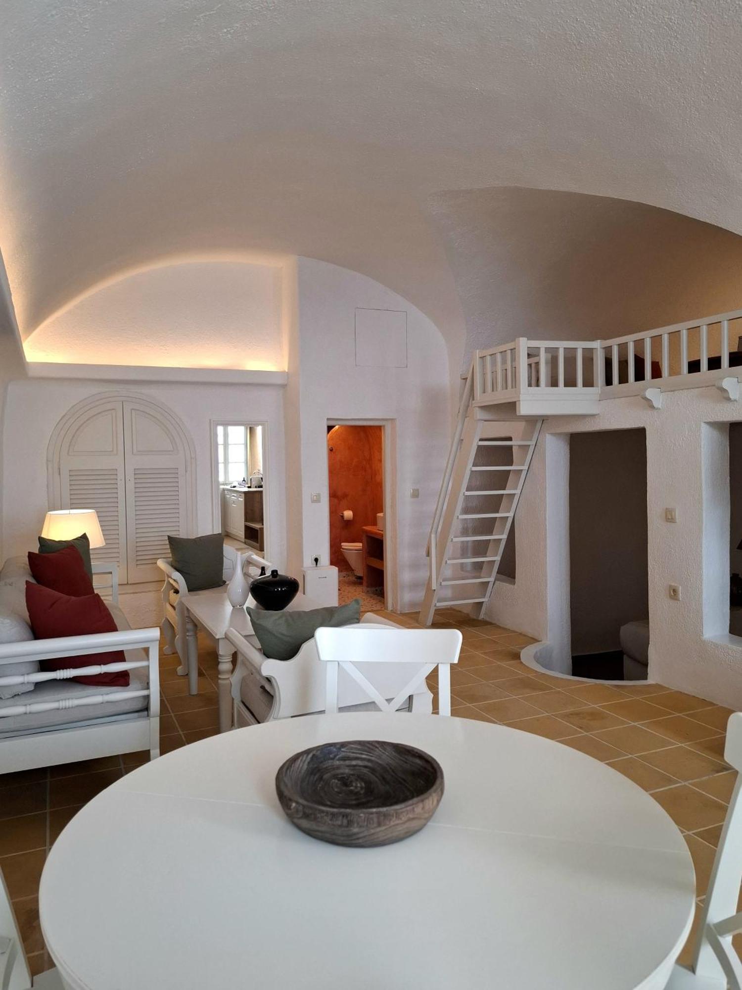 Mardanza Krokos Suites Imerovigli  Ngoại thất bức ảnh